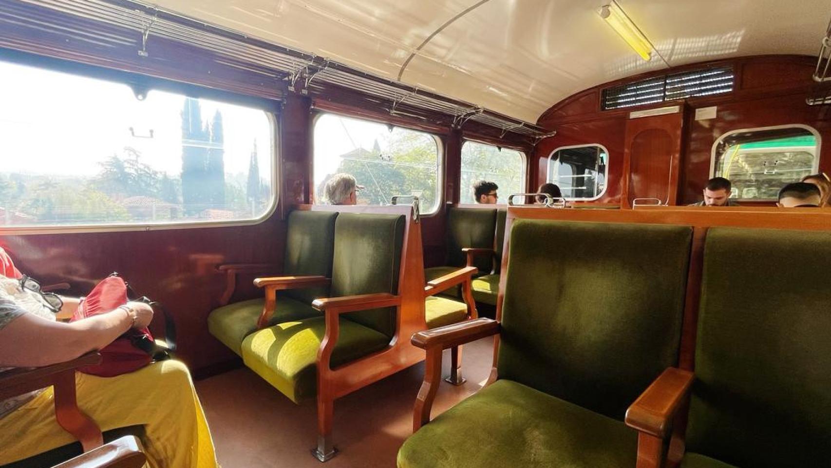 Interior del 'tren granota'