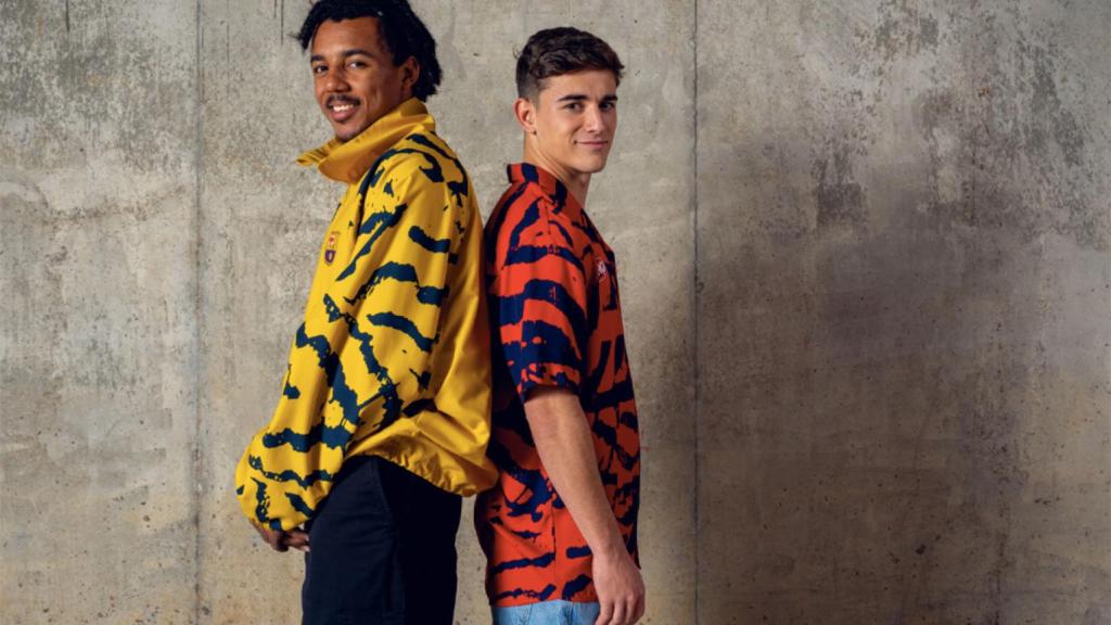 Jules Koundé y Gavi, con las nuevas sudaderas del Barça