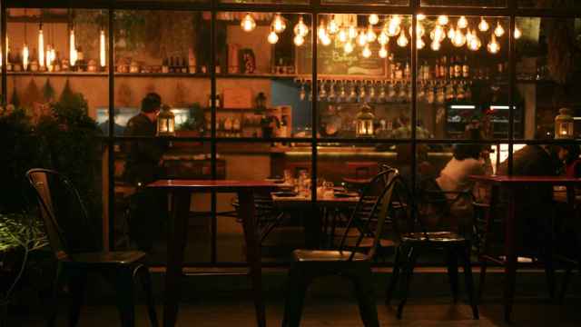 Un bar en una imagen de archivo / UNSPLASH