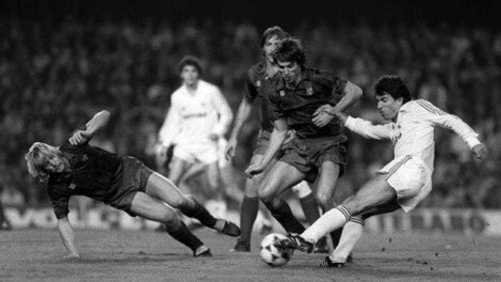Juanito, en un partido contra el Barça en el Camp Nou