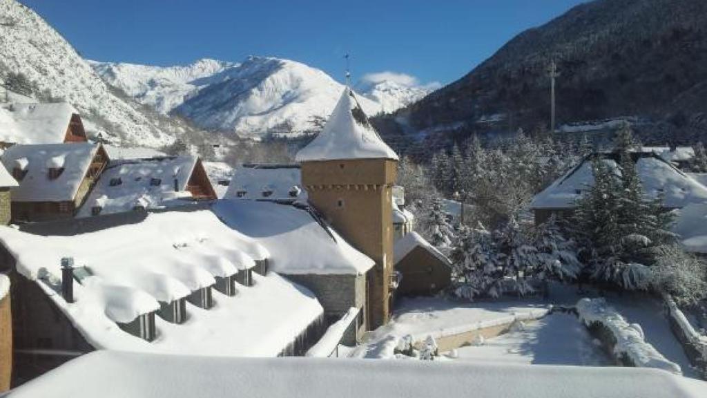 Exterior nevado del Parador Arties