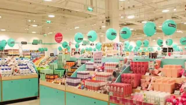 Interior de una tienda 'Normal' en una imagen de archivo