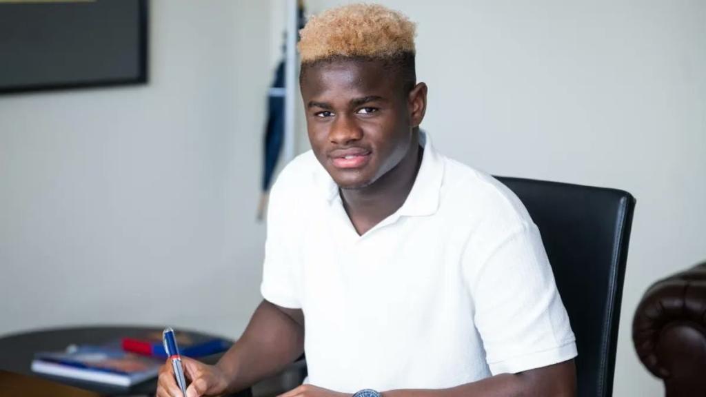 Mika Faye firma con el Barça B