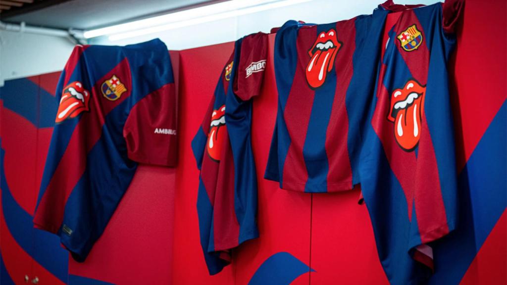 Camisetas oficiales del FC Barcelona para el clásico, con el logotipo de los Rolling Stones