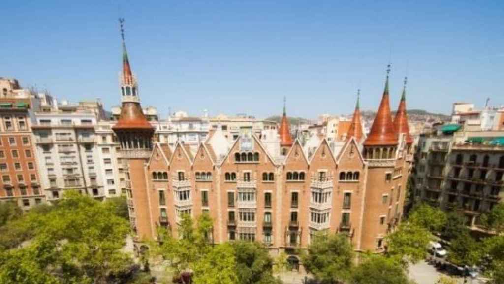 La Casa de les Punxes es troba en un lloc privilegiat de Barcelona / CASA DE LES PUNXES