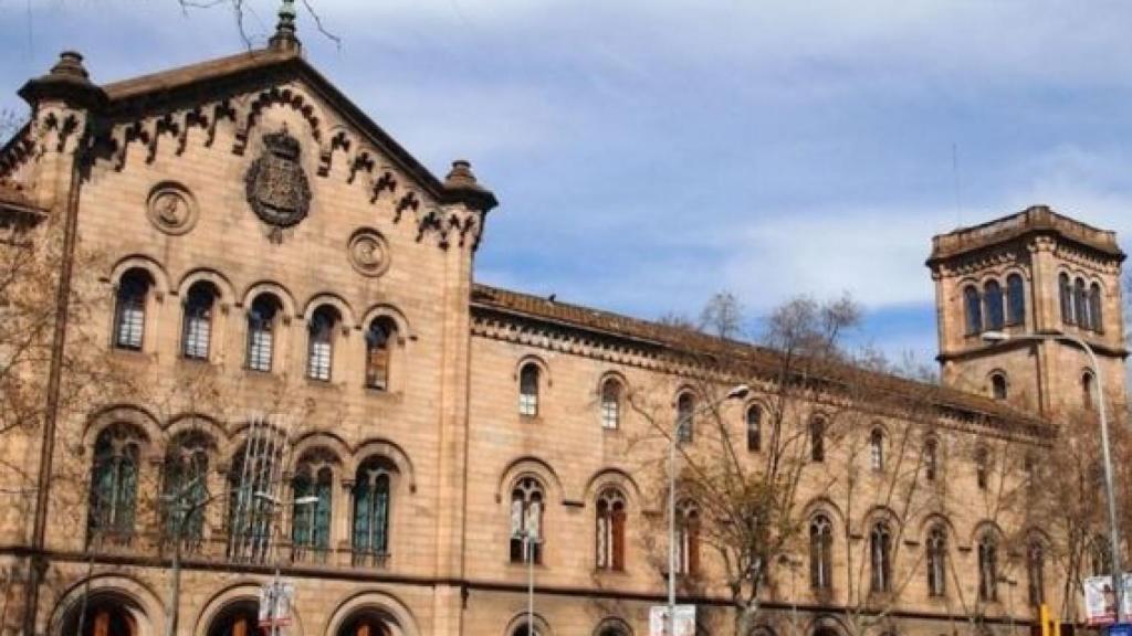 Edifici de la Universitat de Barcelona / UB