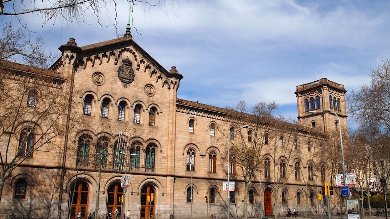 Edificio histórico de la Universitat de Barcelona (UB) / UB