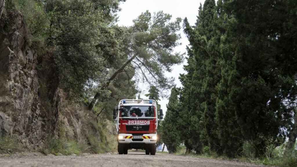 Un camió dels Bombers de Barcelona circula per Collserola / AJUNTAMENT DE BARCELONA