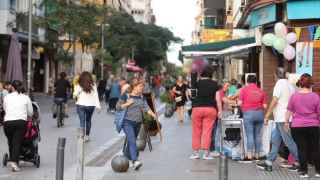Gente paseando por las calles de Castelldefels / AJ CASTELLDEFELS