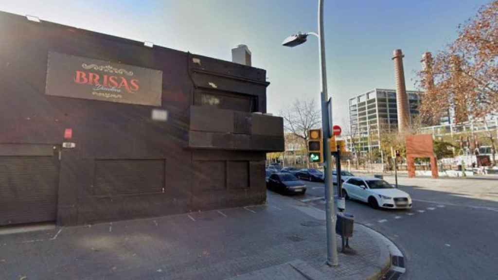 Fachada de la discoteca Brisas de Luxe de la avenida del Paral·lel, donde tuvieron lugar los apuñalamientos / GOOGLE MAPS