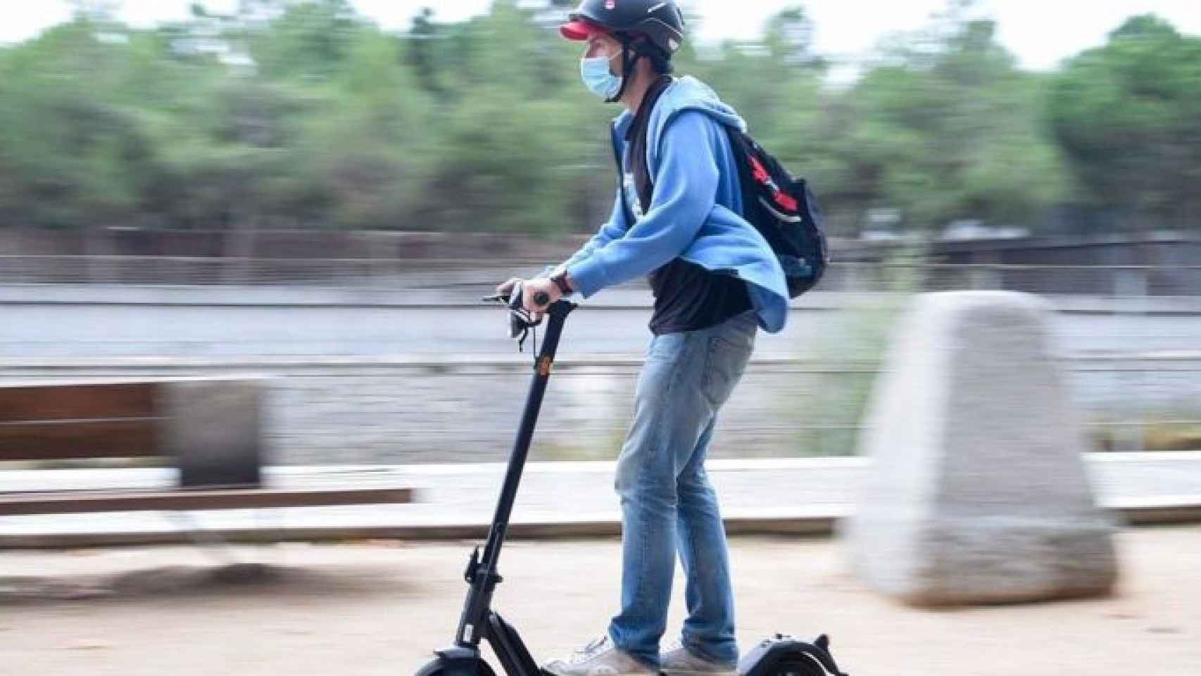 Usuario de un patinete eléctrico / EUROPA PRESS