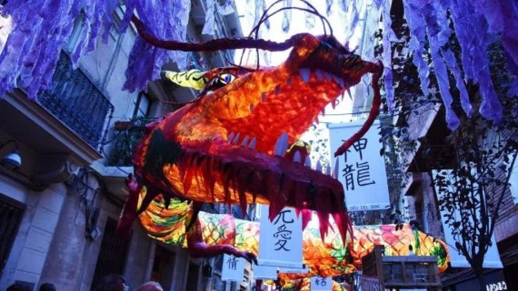 Decoració d'un carrer durant les festes de Gràcia