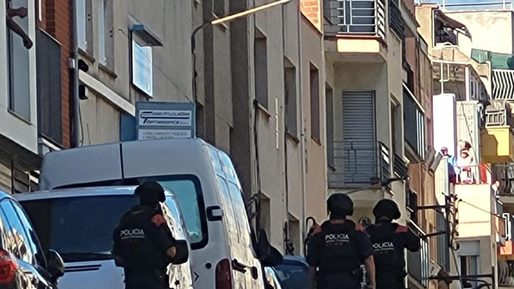 Agentes del GEI de Mossos d'Esquadra en una operación anterior