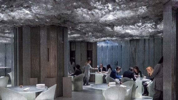 El restaurante Enigma se encuentra en la calle Sepúlveda de Barcelona y está dirigido por Albert Adrià
