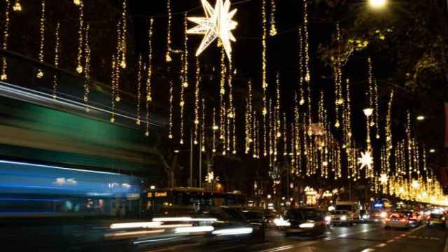 Luces de Navidad en el paseo de Gràcia en una imagen de archivo