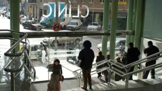 Entrada del Hospital Clinic de Barcelona / HOSPITAL CLÍNIC