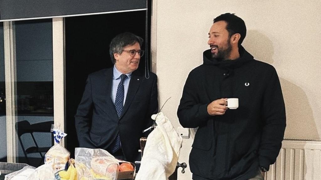 El rapero Valtonyc, junto al expresidente de la Generalitat Carles Puigdemont / EP