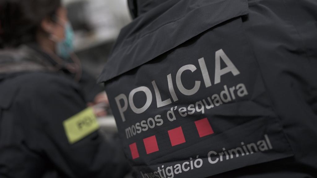 Agentes de la División de Investigación Criminal (DIC) de Mossos d'Esquadra, que han detenido a los captores de un hombre secuestrado en La Segarra