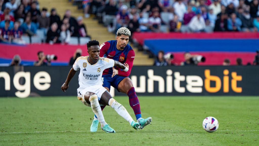 Ronald Araujo y Vinicius JR en el clásico Barça - Real Madrid