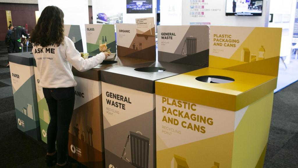 Papeleras inteligentes que clasifican los residuos por sí solas