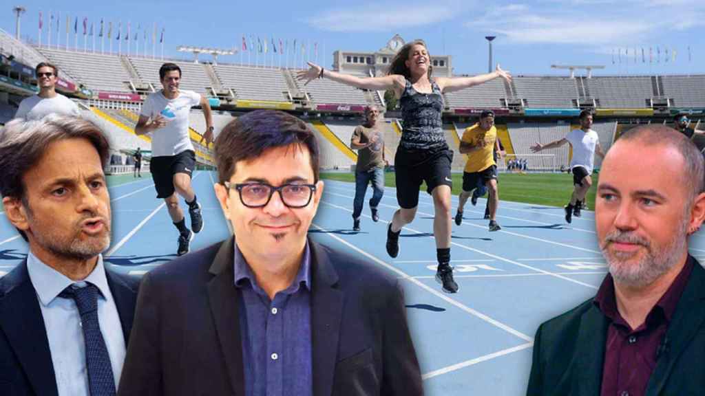 Jaume Asens (i), Gerardo Pisarello (c) y Eloi Badia (i) con Open Camp de fondo