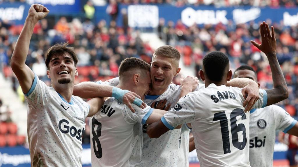 El Girona, celebrando uno de los goles contra Osasuna en Pamplona