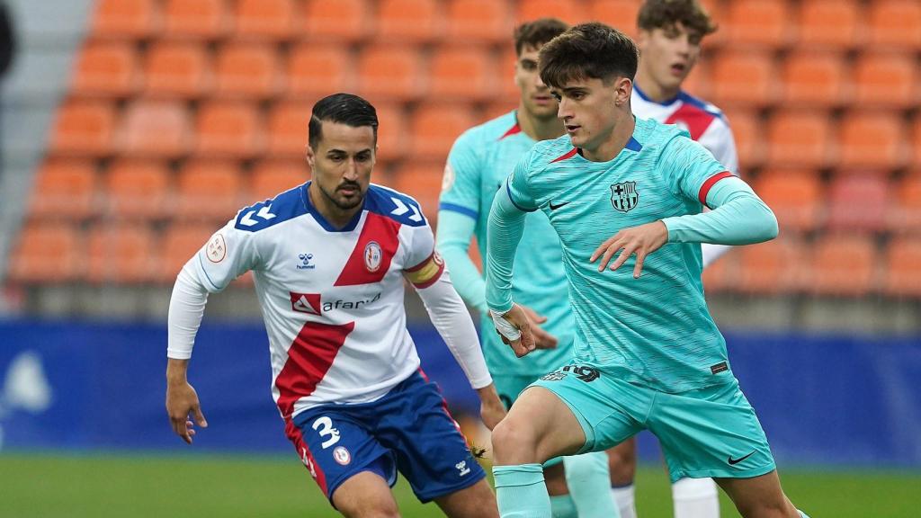 El Barça B, durante una jugada del partido contra el Rayo Majadahonda