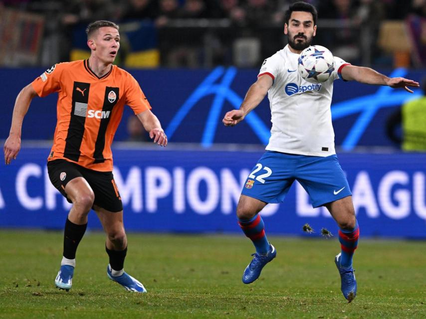 Gudogan controla la pelota, ante el Shakhtar