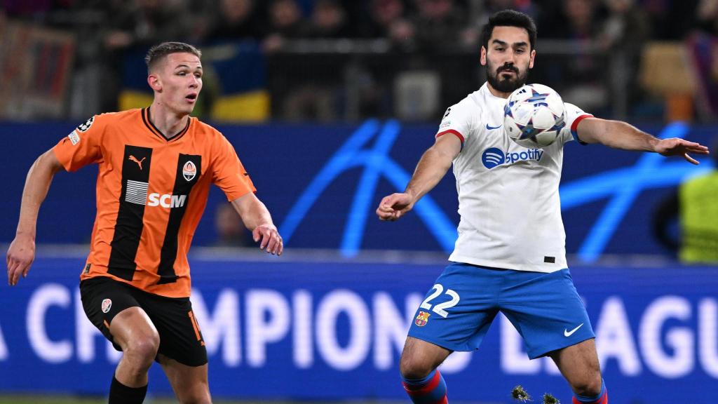 Gudogan controla la pelota, ante el Shakhtar