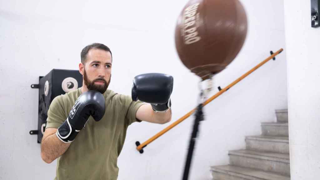 Sandor Martín entrenant al seu gimnàs