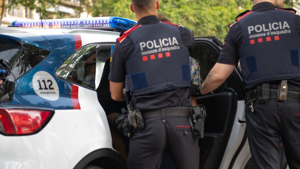 Cae una pandilla que provocaba peleas a la salida de las discotecas de Terrassa para robar teléfonos móviles