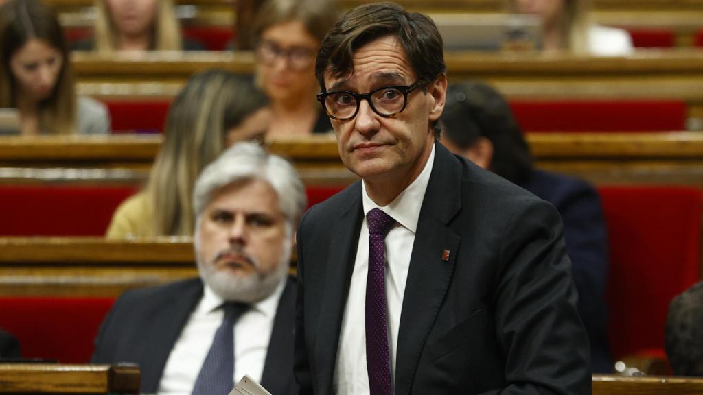 El líder del PSC, Salvador Illa, durante el pleno del Parlament de esta semana