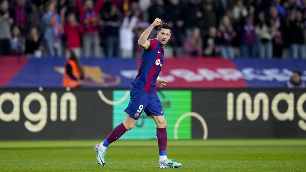 Robert Lewandowski, celebrando el gol del doblete contra el Alavés