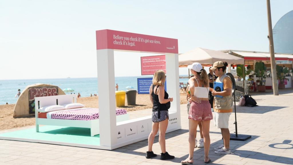 Una campaña contra los pisos turísticos ilegales