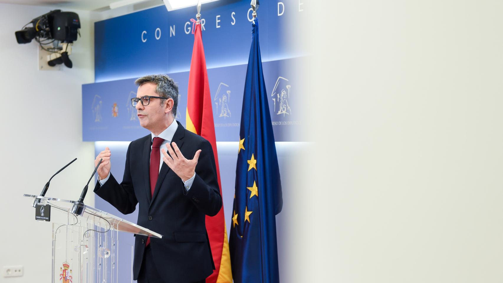 El ministro de la Presidencia, Relaciones con las Cortes y Memoria Democrática, Félix Bolaños, interviene durante una rueda de prensa tras registrar la ley de amnistía, a 13 de noviembre de 2023