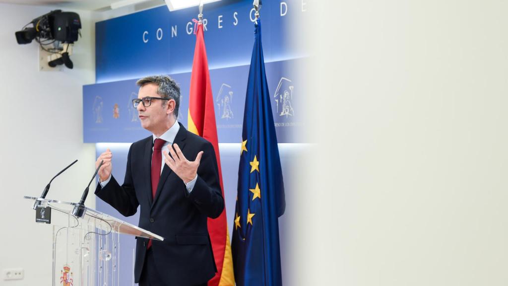 El ministro de la Presidencia, Relaciones con las Cortes y Memoria Democrática, Félix Bolaños, interviene durante una rueda de prensa tras registrar la ley de amnistía, a 13 de noviembre de 2023