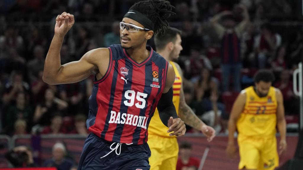 Chima Moneke, ex del Baxi Manresa, celebra una canasta en el Baskonia-Barça