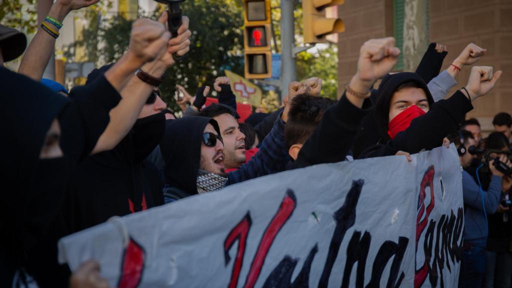 Miembros de los Comités de Defensa de la República (CDR) durante una manifestación de 2018