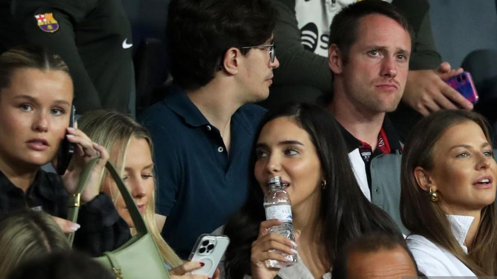Las parejas de los jugadores del Barça en un partido de Champions League
