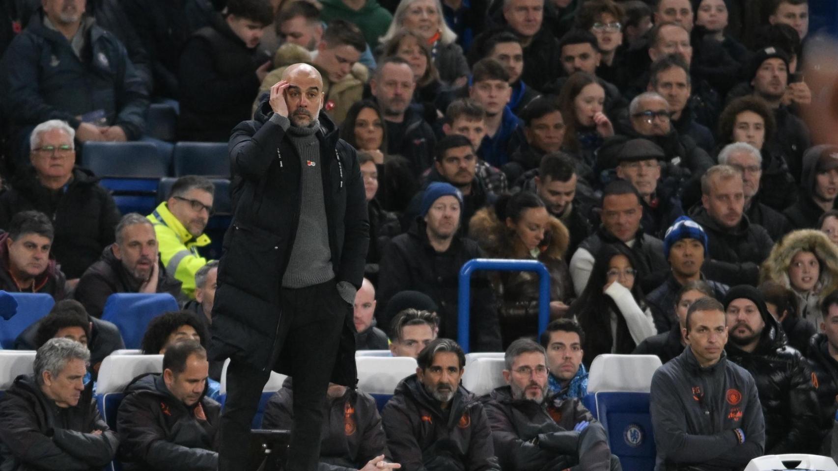 Pep Guardiola, durante un partido del Manchester City en Stamford Bridge