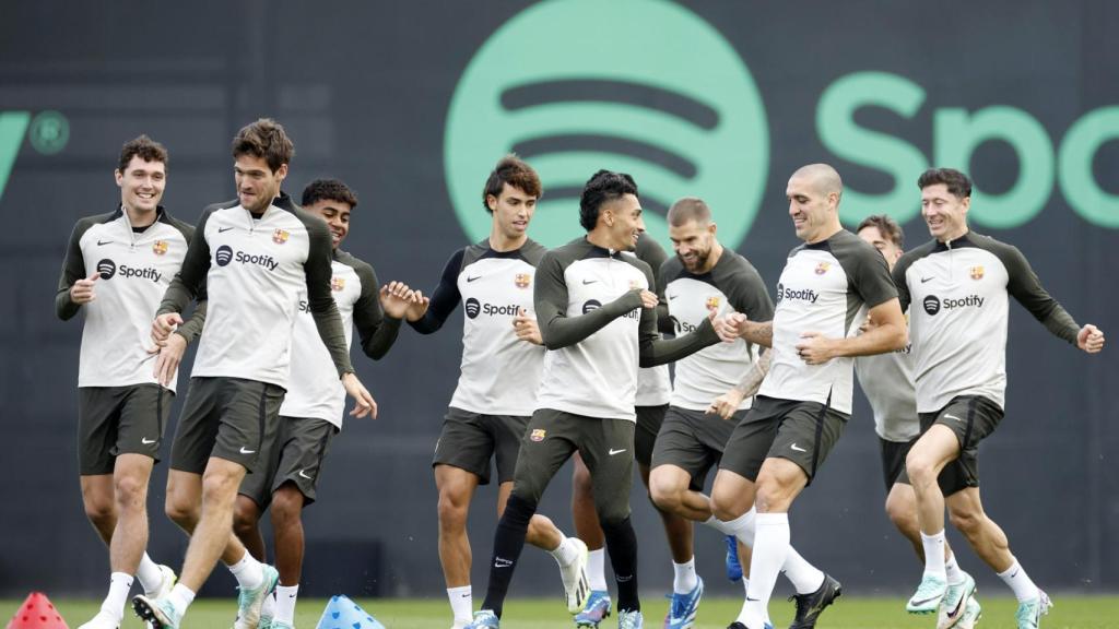 Los jugadores del FC Barcelona, durante un entrenamiento