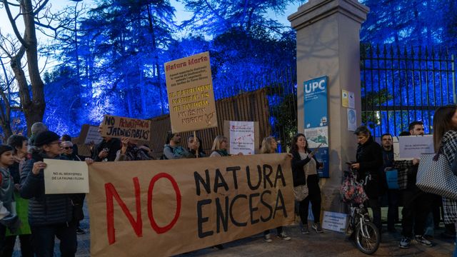 Manifestación contra ‘Natura Encesa’ en los jardines Torre Girona