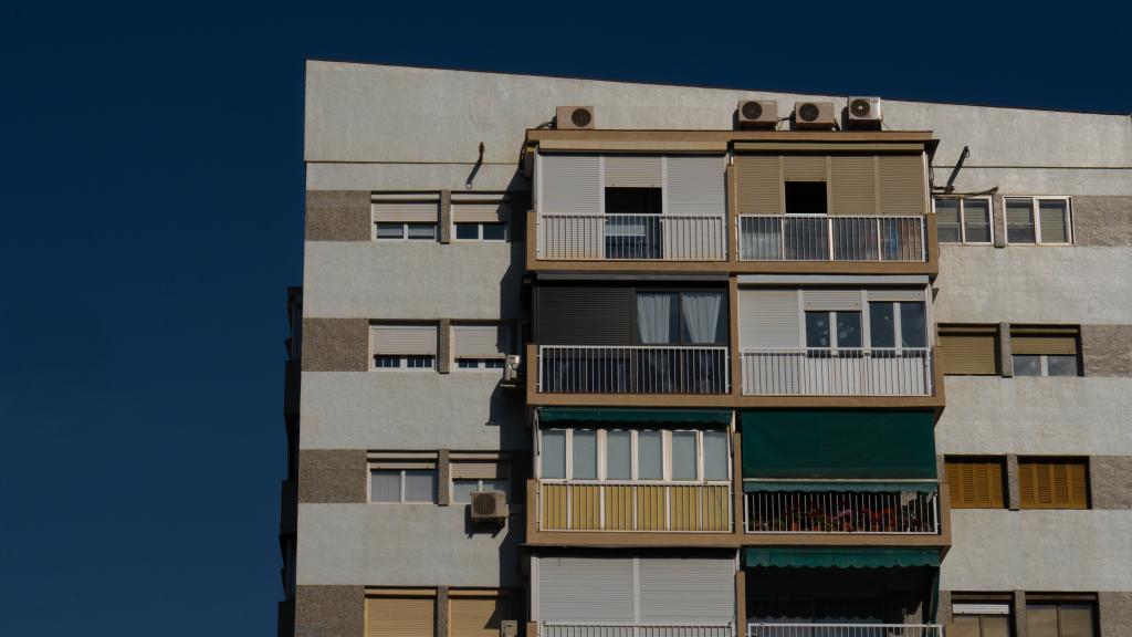 La fachada de un bloque de pisos en Barcelona