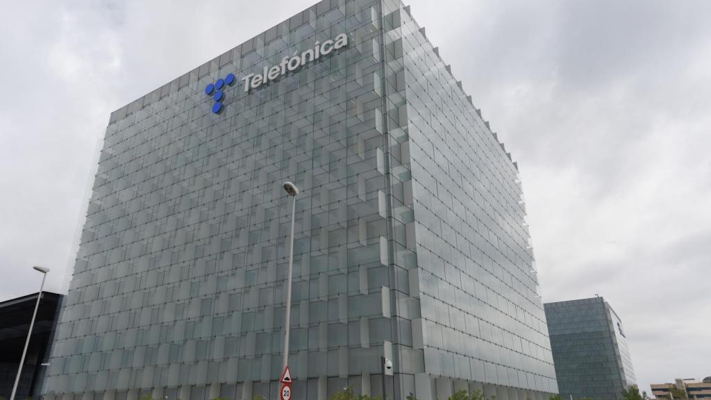 Exterior de la sede de Telefónica
