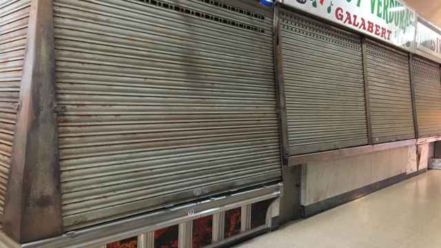 Paradas cerradas en el mercado de Montserrat