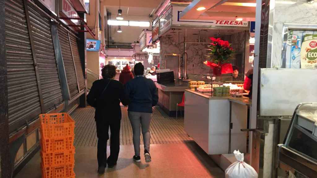 Paradas cerradas en el mercado de Montserrat