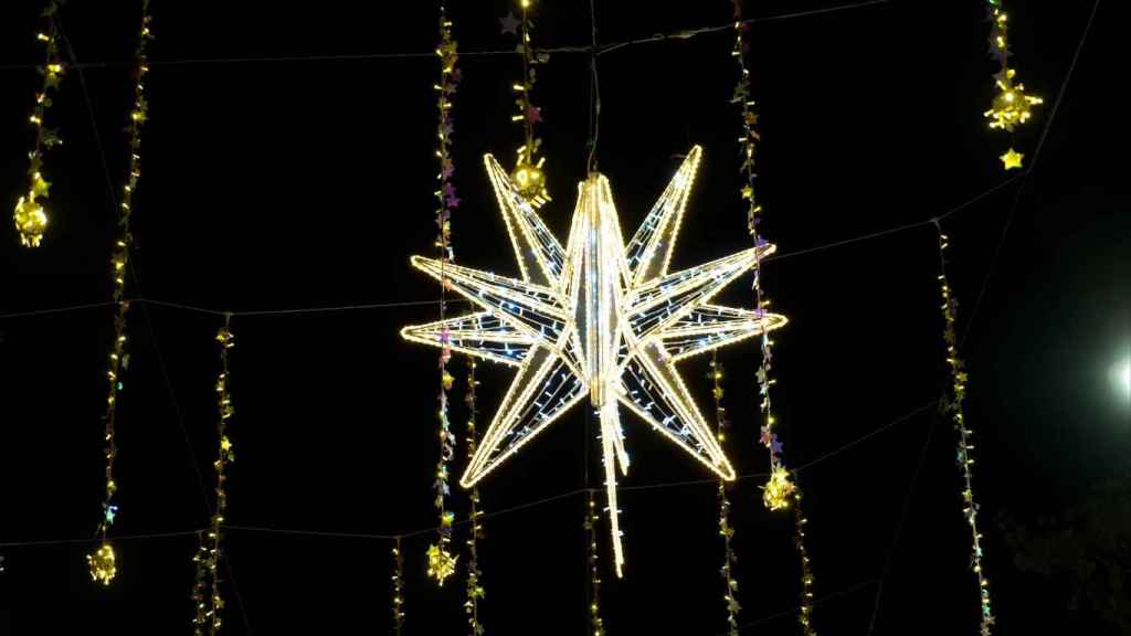 Las luces de Navidad en una imagen de archivo