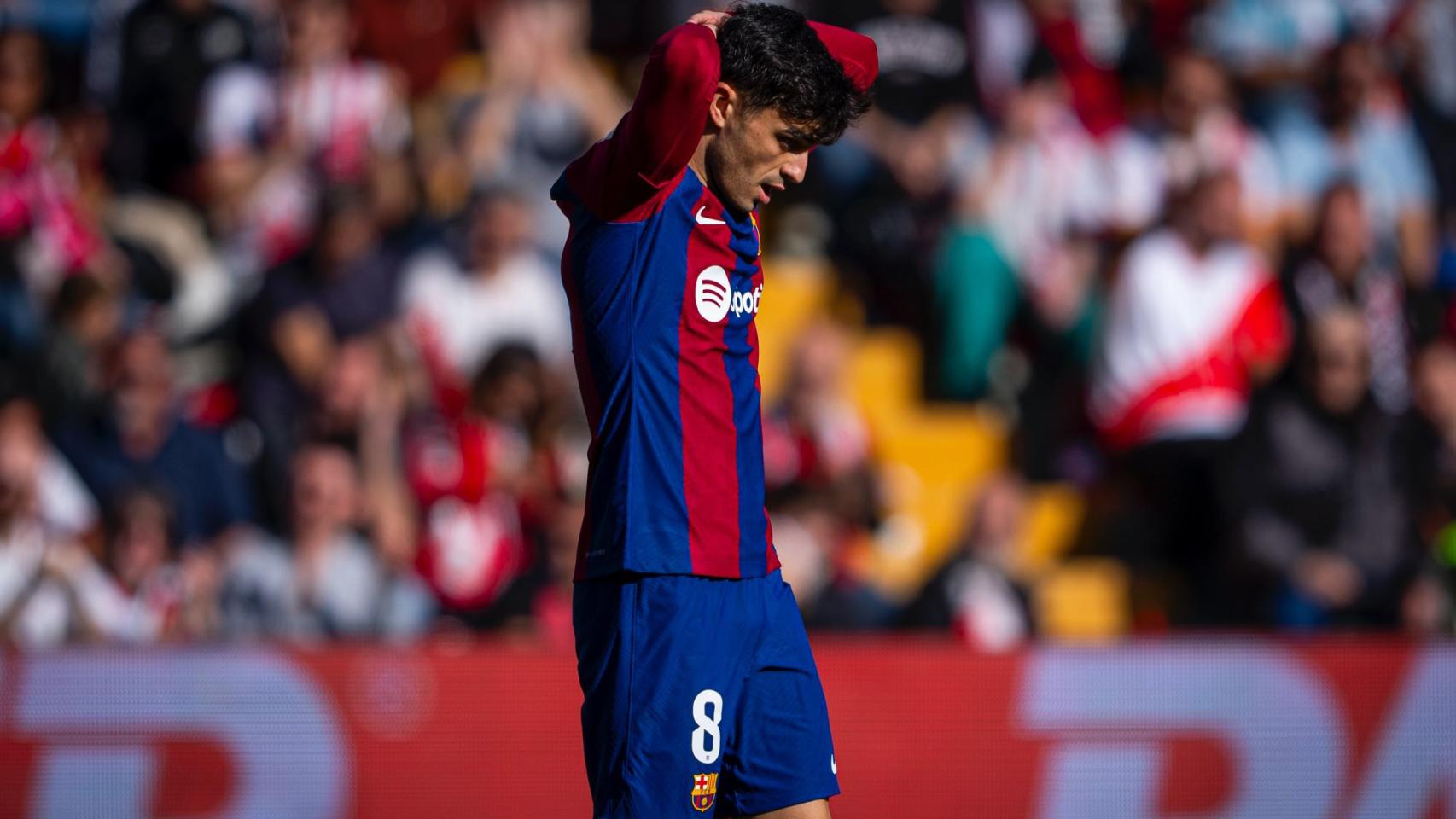 Pedri se lamenta durante el Rayo-Barça