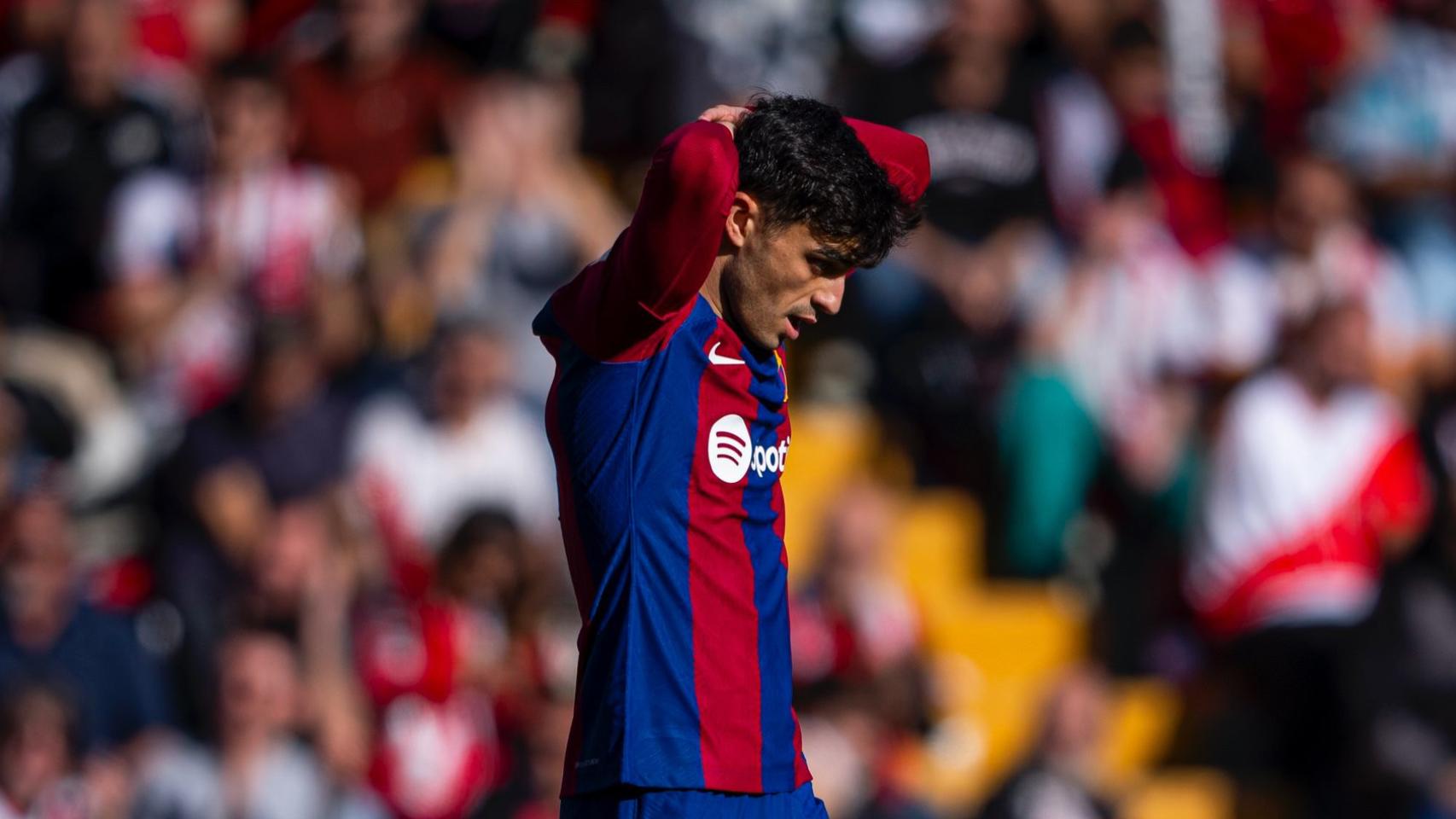 Pedri se lamenta durante el Rayo-Barça