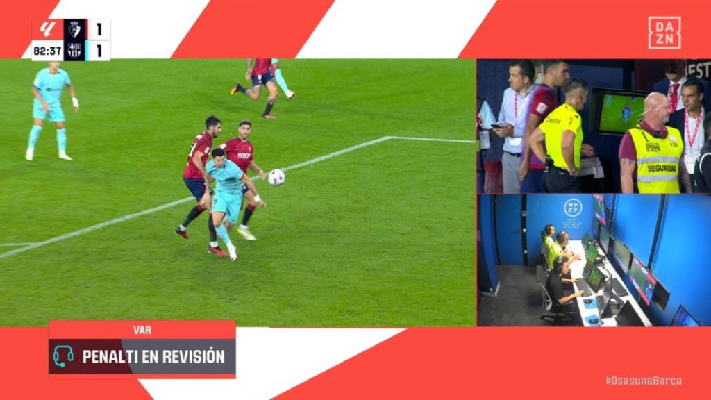 El penalti de Alejandro Catena sobre Robert Lewandowski en El Sadar